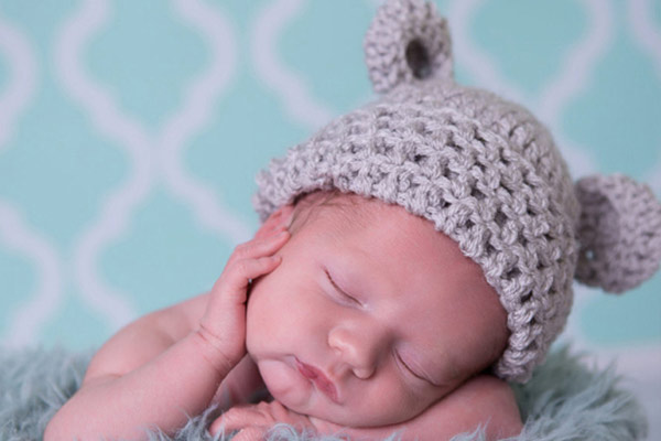 gray-bear-baby-crochet-hat